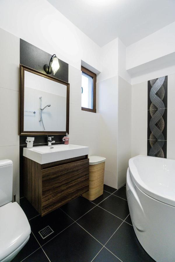 Luxury Baneasa Apartment Bukares Bagian luar foto